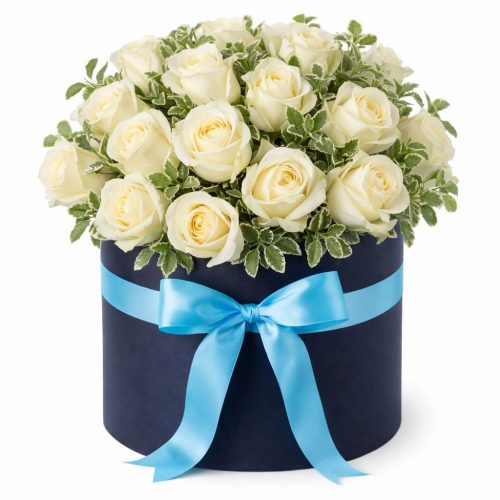 Цветы в шляпной коробке «Белоснежная гармония»